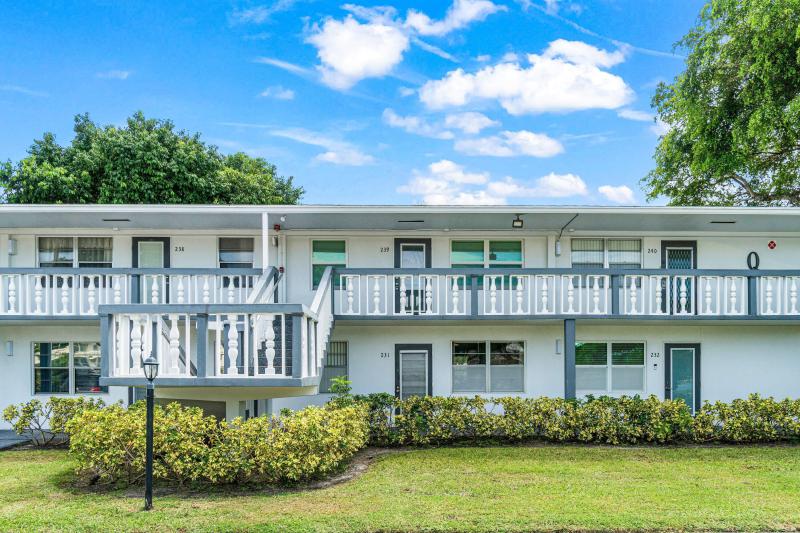  Condo & Townhome Photos