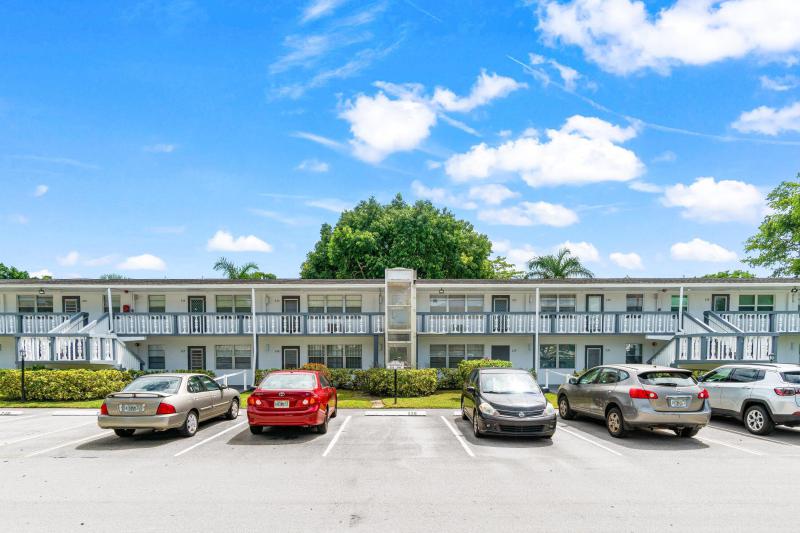  Condo & Townhome Photos