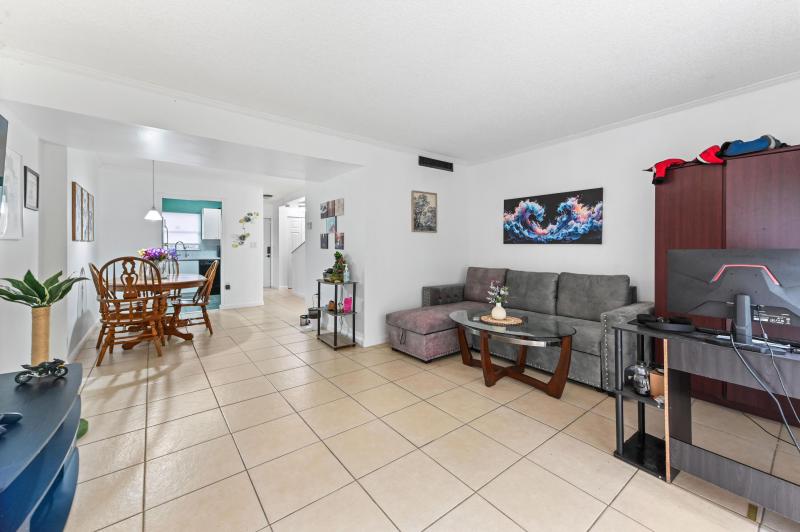  Condo & Townhome Photos