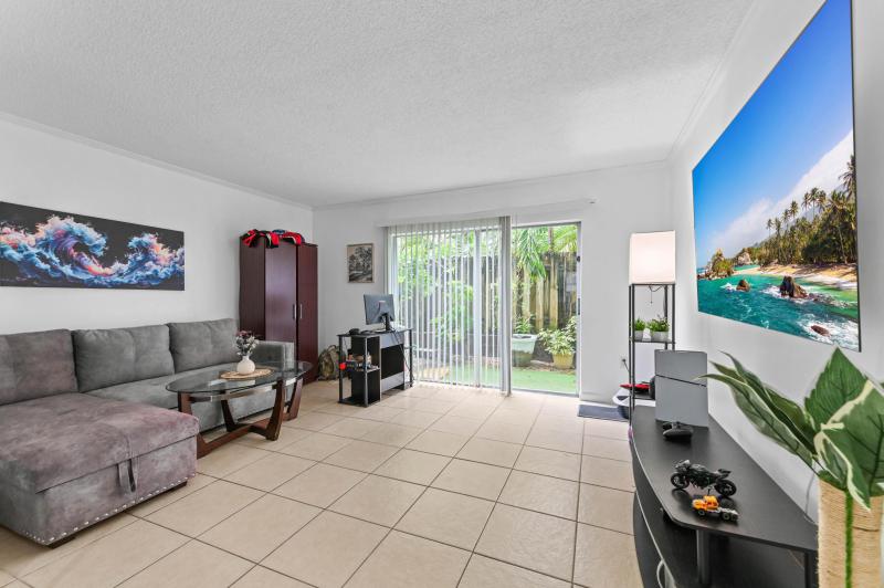  Condo & Townhome Photos