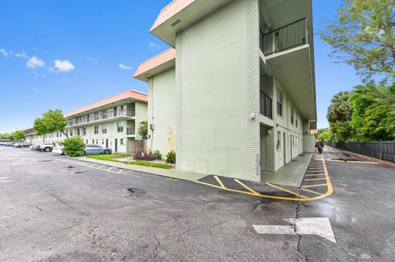  Condo & Townhome Photos