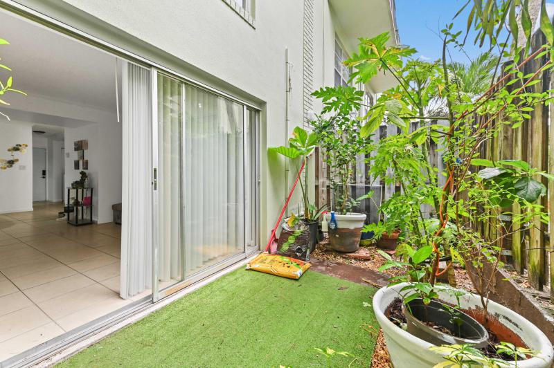  Condo & Townhome Photos