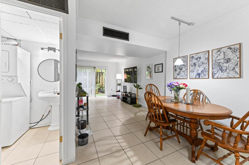  Condo & Townhome Photos