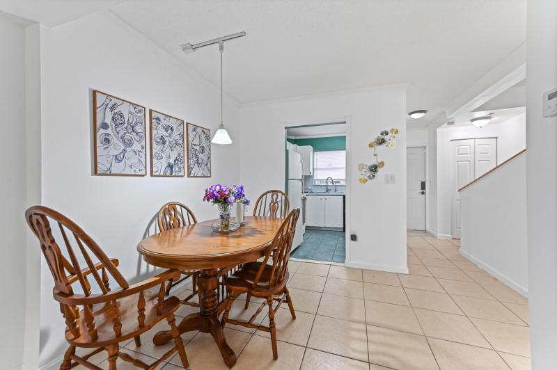  Condo & Townhome Photos