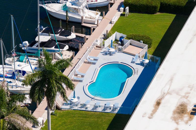  Condo & Townhome Photos
