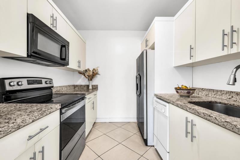 Condo & Townhome Photos