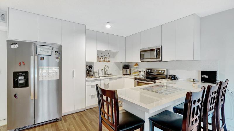  Condo & Townhome Photos