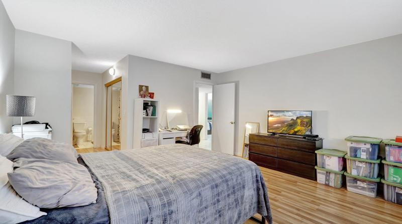  Condo & Townhome Photos