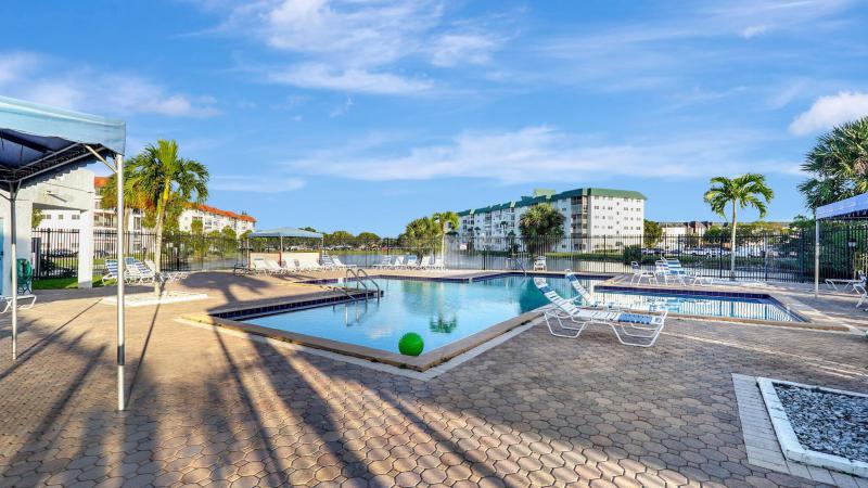  Condo & Townhome Photos