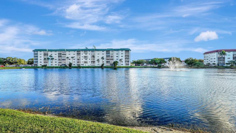  Condo & Townhome Photos