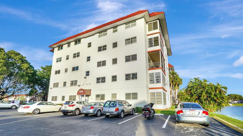 Condo & Townhome Photos