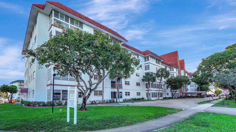  Condo & Townhome Photos