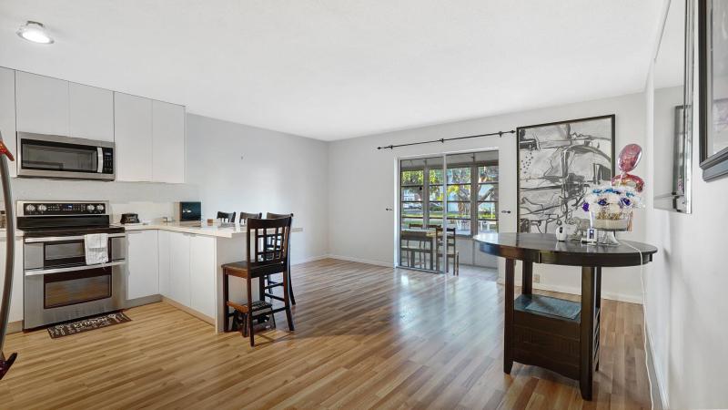  Condo & Townhome Photos