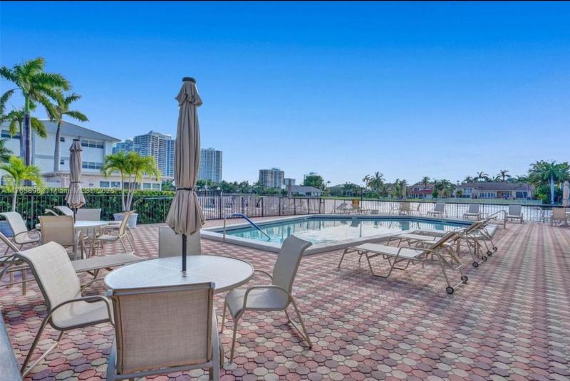  Condo & Townhome Photos