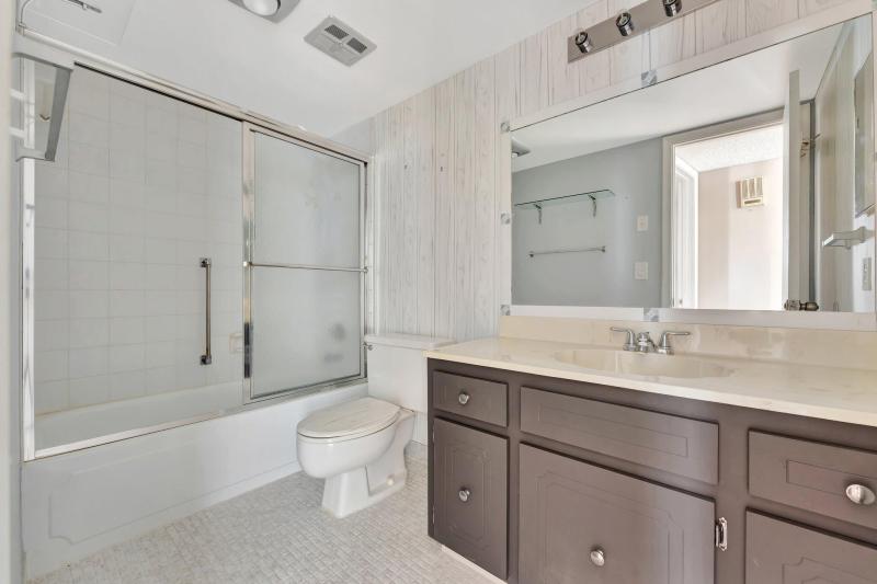  Condo & Townhome Photos