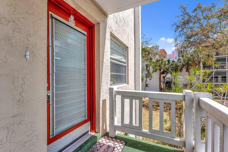  Condo & Townhome Photos