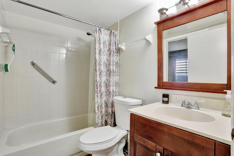  Condo & Townhome Photos