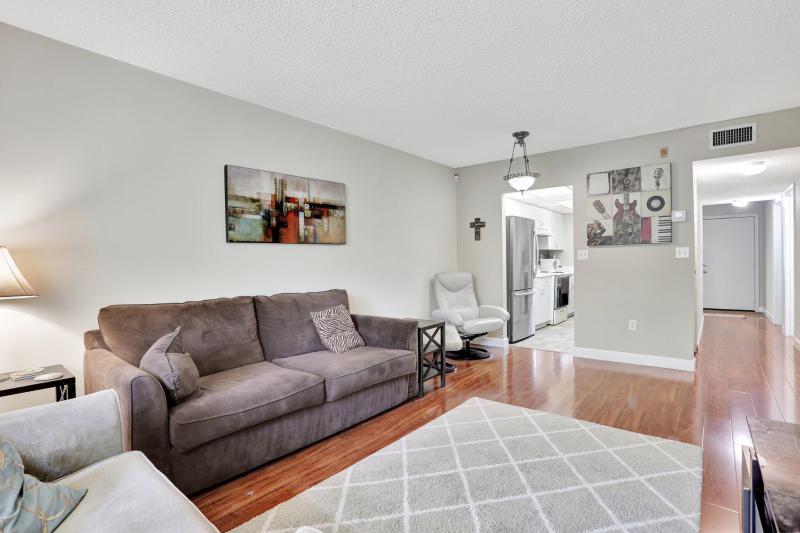  Condo & Townhome Photos