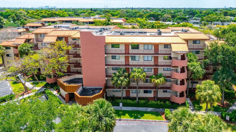 Condo & Townhome Photos