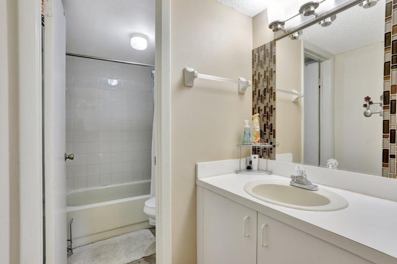  Condo & Townhome Photos