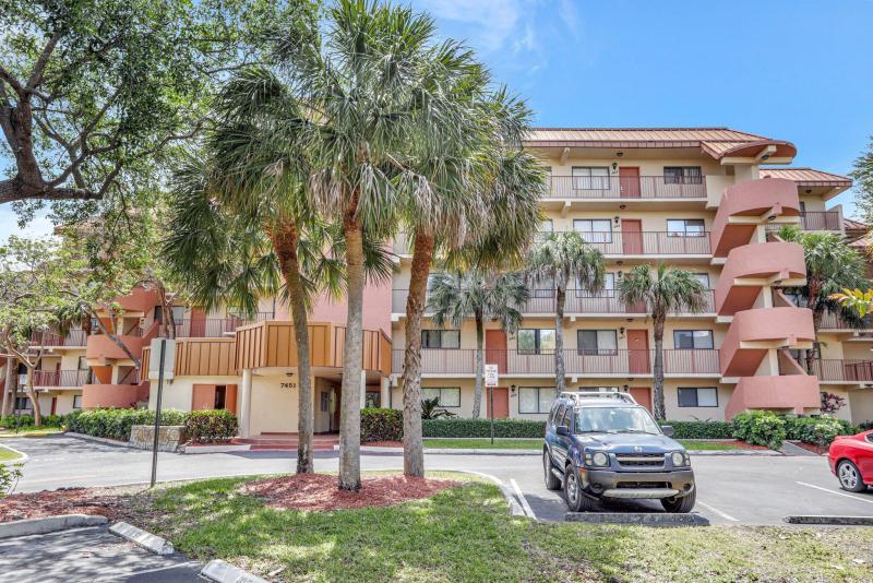  Condo & Townhome Photos