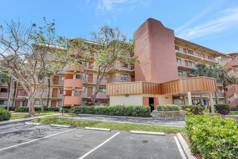  Condo & Townhome Photos