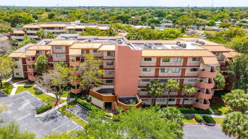  Condo & Townhome Photos
