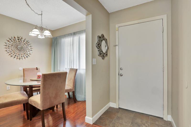  Condo & Townhome Photos