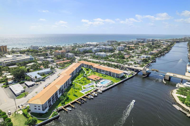  Condo & Townhome Photos