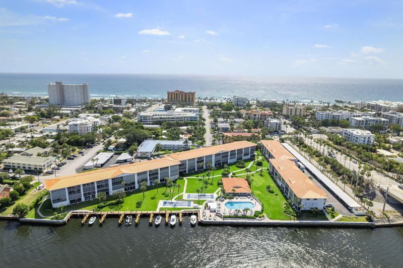  Condo & Townhome Photos