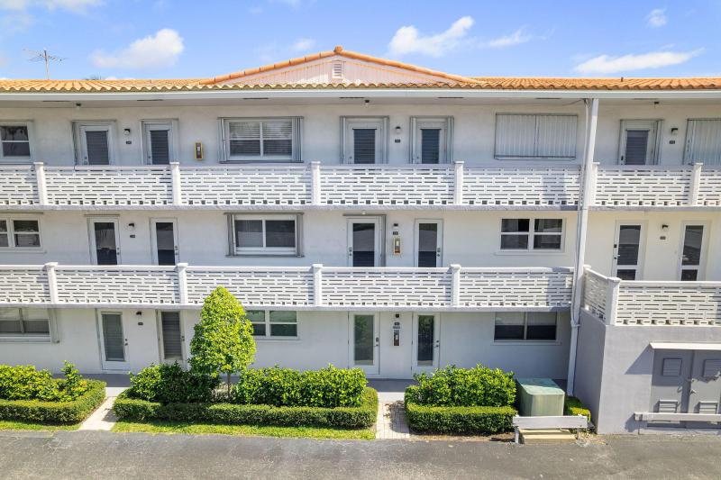  Condo & Townhome Photos