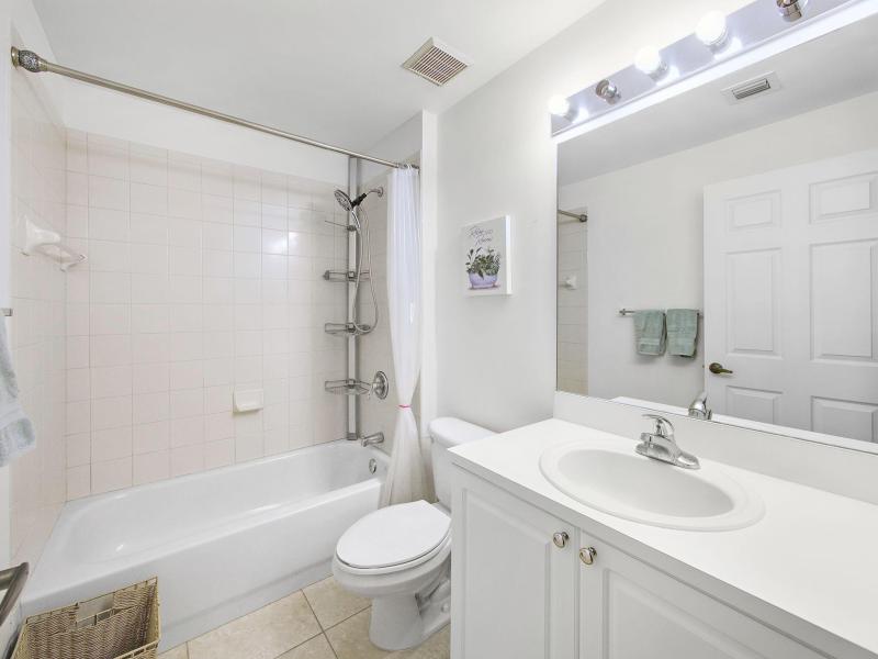 Condo & Townhome Photos