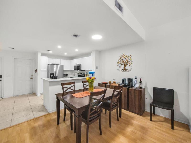  Condo & Townhome Photos