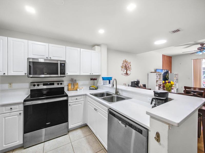  Condo & Townhome Photos
