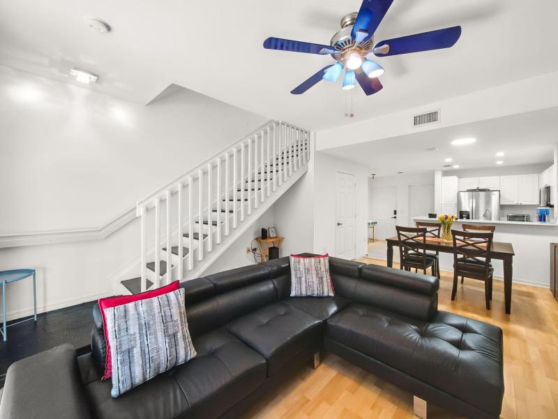  Condo & Townhome Photos