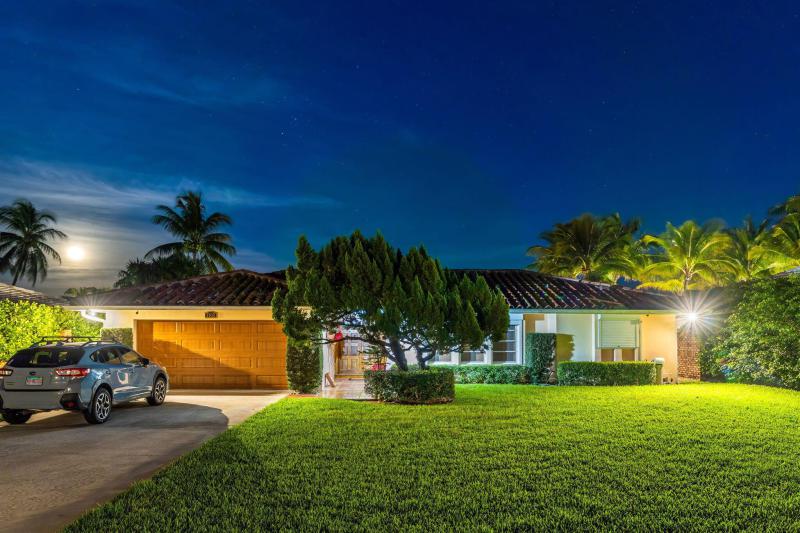  Single Family Homes Photo 13:  West Palm Beach,  FL 33405