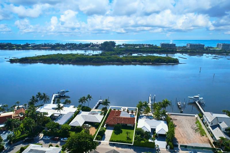 Single Family Homes Photo 3:  West Palm Beach,  FL 33405