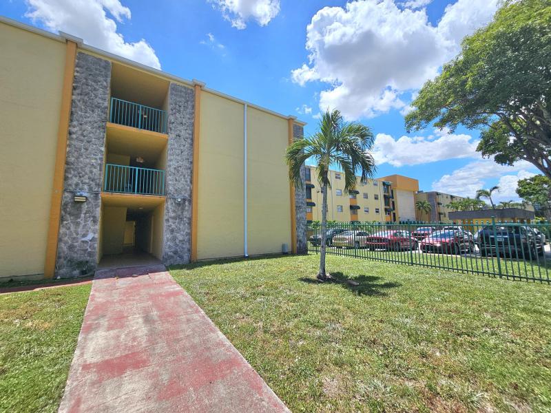  Condo & Townhome Photos