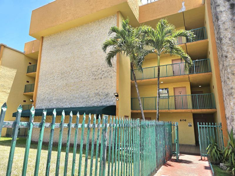  Condo & Townhome Photos