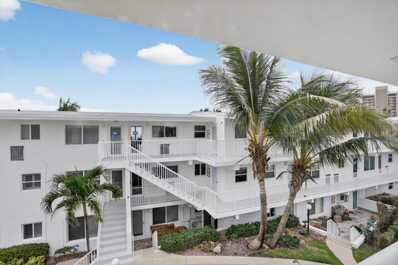  Condo & Townhome Photos