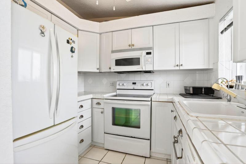  Condo & Townhome Photos