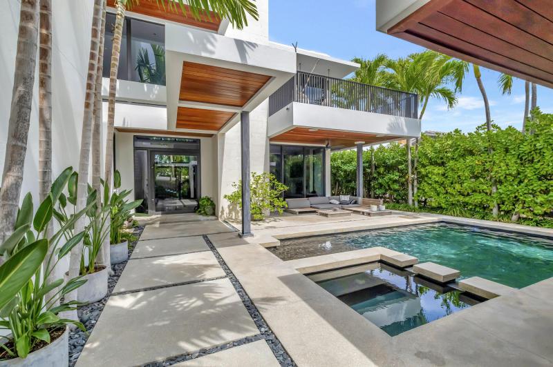  Single Family Homes Photo 11:  Pompano Beach,  FL 33062