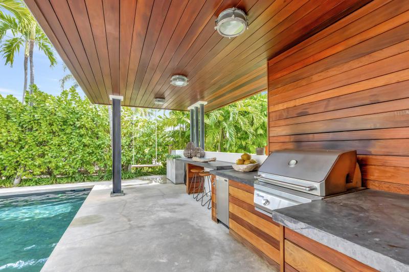  Single Family Homes Photo 13:  Pompano Beach,  FL 33062