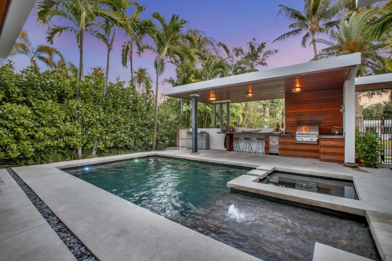  Single Family Homes Photo 8:  Pompano Beach,  FL 33062