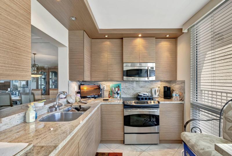  Condo & Townhome Photos