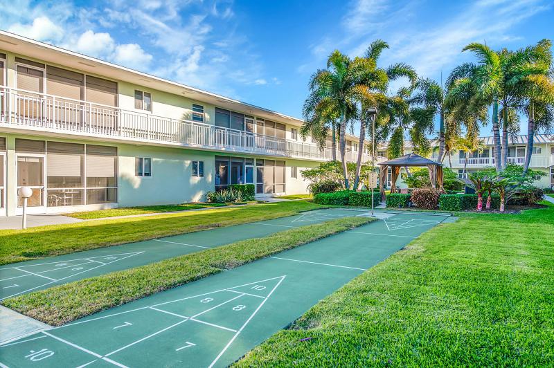  Condo & Townhome Photos