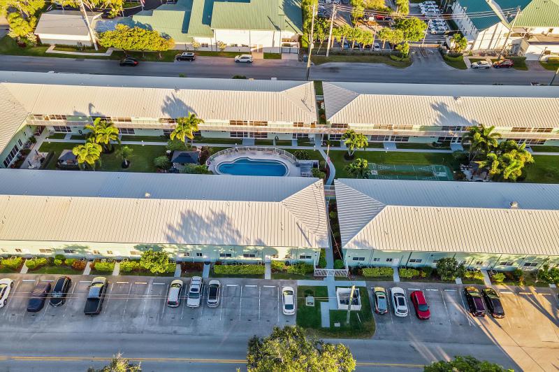  Condo & Townhome Photos