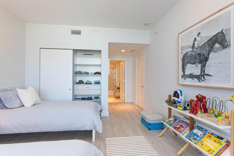  Condo & Townhome Photos