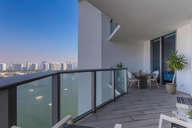  Condo & Townhome Photos