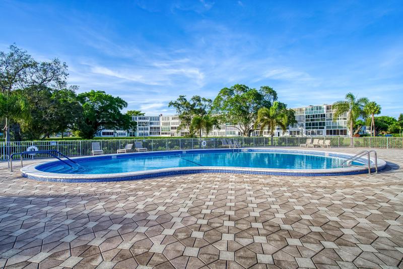  Condo & Townhome Photos